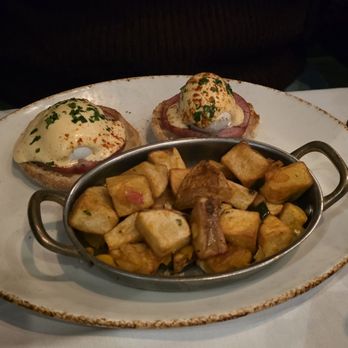 Old Ebbitt Grill - Eggs Benedict - Bars Near Me - Washington, DC, District of Columbia