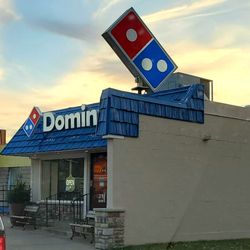 Domino's Pizza - Waiting for contactless pizza.