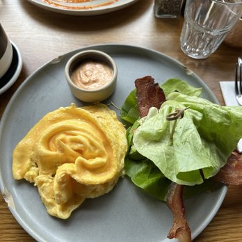 Hole In The Wall - Chicken BLAT with Scrambled Eggs - Australian Near Me - Brooklyn, New York Hole In The Wall - Chicken BLAT with Scrambled Eggs - Australian Near Me - Brooklyn, New York