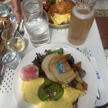 Lapisara Eatery - Garden Omelette - Breakfast & Brunch Near Me - San Francisco, California