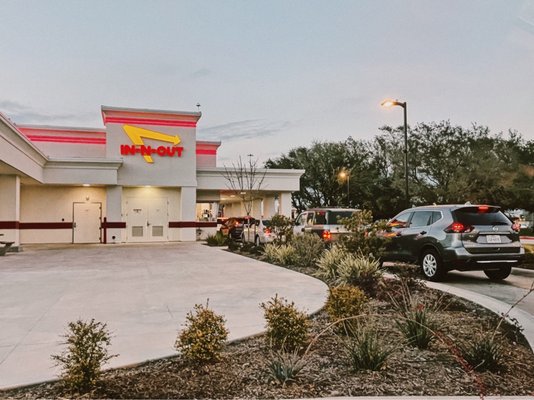 In-N-Out Burger by null