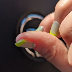 Dahlia Nails & Spa - Wtf is this?!?!?