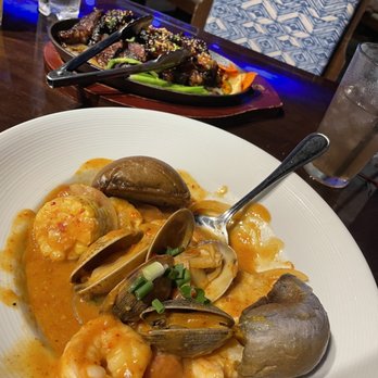 Moani Waikiki - Shrimp and clams - Seafood Near Me - Honolulu, Hawaii
