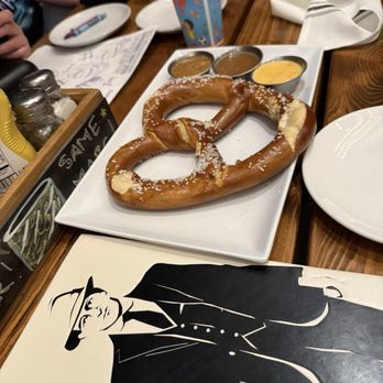 Finneys Crafthouse - Porter Ranch - pretzel- fun appetizer - New American Near Me - Porter Ranch, California