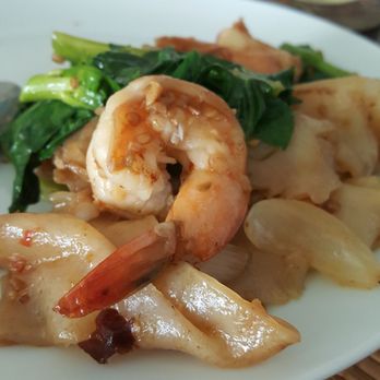 Erawan Thai Cuisine - Drunken Noodles - Thai Near Me - Flushing, New York Erawan Thai Cuisine - Drunken Noodles - Thai Near Me - Flushing, New York