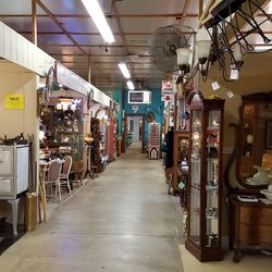 Pocono Peddler's Village Antique Mall - Interior view.