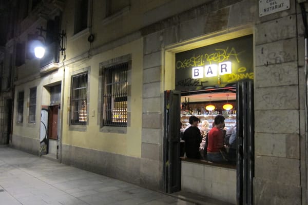 Dos Palillos by null