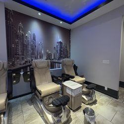 D'vine Nails