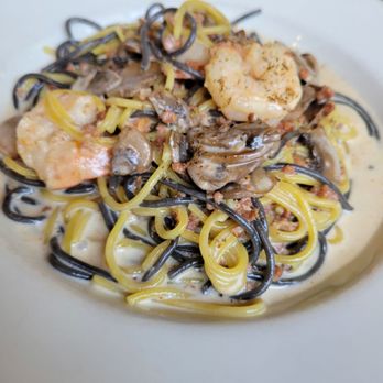 Maccheroni Republic - Bianchi and Neri pasta - Italian Near Me - Los Angeles, California