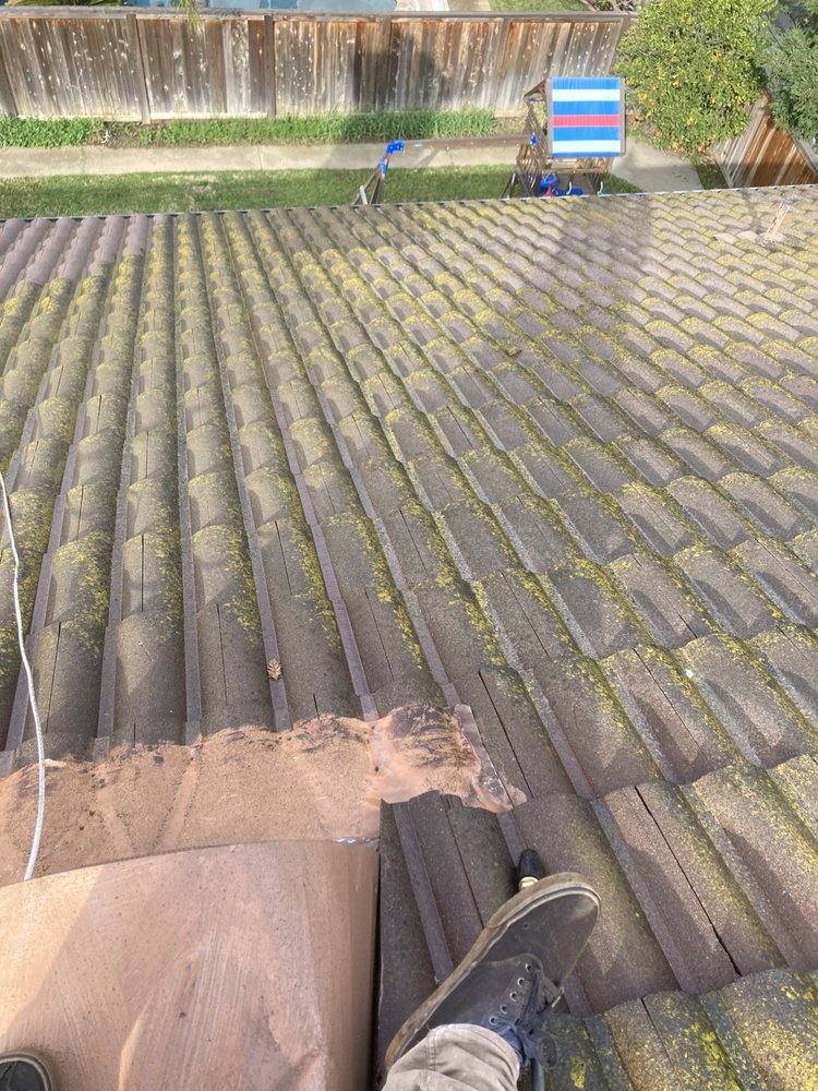 Slide of Tommy´s Roofing