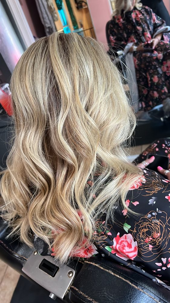 JSTYLES & CUTS Updated September 2024 42 Photos 5425 Kostoryz Rd