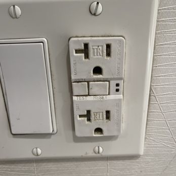 Flamingo Las Vegas - The outlet is literally loaded with dust - Hotels Near Me - Las Vegas, Nevada