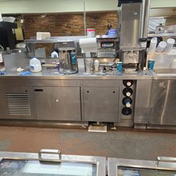 Braum's Ice Cream & Dairy - Apparently, no one at this location knows how to clean up after themselves. This has to be the filthiest Braums i have been to.