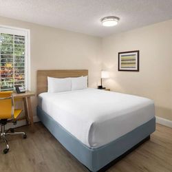 Days Inn by Wyndham Maui Oceanfront - Guest room