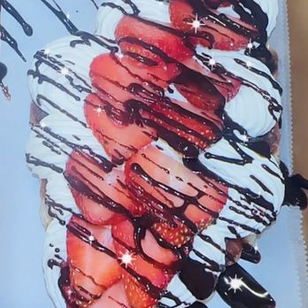 A Tea Thing - Strawberry Croffle - Coffee & Tea Near Me - Reseda, California