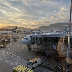 香港國際機場一號客運大樓 - Outside view