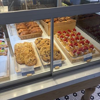 Paris Baguette - Miscellaneous pastries - Bakeries Near Me - Winter Park, Florida Paris Baguette - Miscellaneous pastries - Bakeries Near Me - Winter Park, Florida