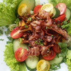Stadt Speicher - Bunter Salat mit Pfifferlingen und Bacon