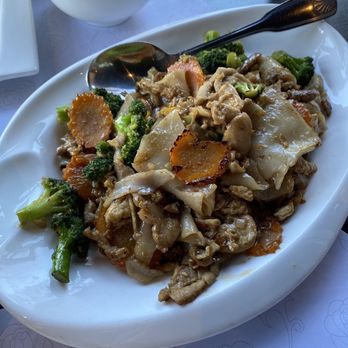 SL Kitchen - Chicken Pad Se Ew - Thai Near Me - San Leandro, California