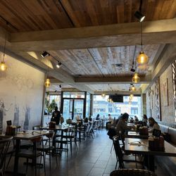 Pho Grand Bayside - Spacious