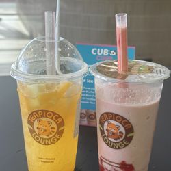Teapioca Lounge - Fresh fruit tea & Strawberry Smoothie with Strawberry jelly