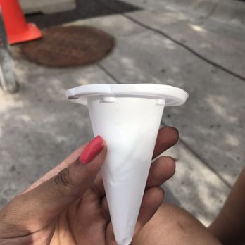 MN Nice Cream - Ice cream holders and cardboard cup holders are offered to eat outside - Ice Cream & Frozen Yogurt Near Me - Minneapolis, Minnesota
