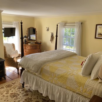 Bliss Farm Inn - Bed & Breakfast Near Me - Durham, Maine Bliss Farm Inn - Bed & Breakfast Near Me - Durham, Maine