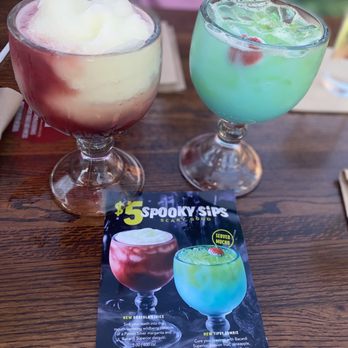 Applebee's Grill + Bar - Treating the ladies to a late lunch/early dinner and a few drinks for my Sista and I on this fabulous Sunday 10/11/2020 - American Near Me - Visalia, California