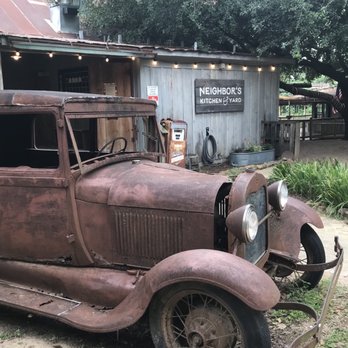 Neighbor's Kitchen & Yard - Cool pic of the fron area - Pizza Near Me - Bastrop, Texas