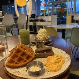 Gluten Free Waffles with Blueberry Chicken Sausage Gluten Free Waffles with Blueberry Chicken Sausage