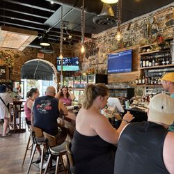Taphus Beer House - Great casual bar