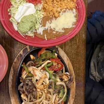Los Reyes Mexican Restaurant - Mixed fajita - Mexican Near Me - Charleston, South Carolina Los Reyes Mexican Restaurant - Mixed fajita - Mexican Near Me - Charleston, South Carolina