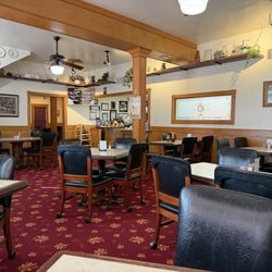 Kloesel's Steak House & Bar - Interior of dining room