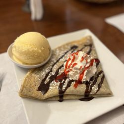 Café Capuchinos - Crepa con nutella y fresa