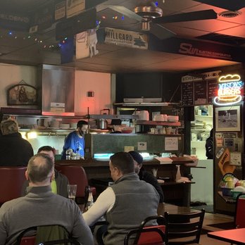 Masons Bar and Grill - people sitting at tables - Burgers Near Me - Livonia, Michigan Masons Bar and Grill - people sitting at tables - Burgers Near Me - Livonia, Michigan