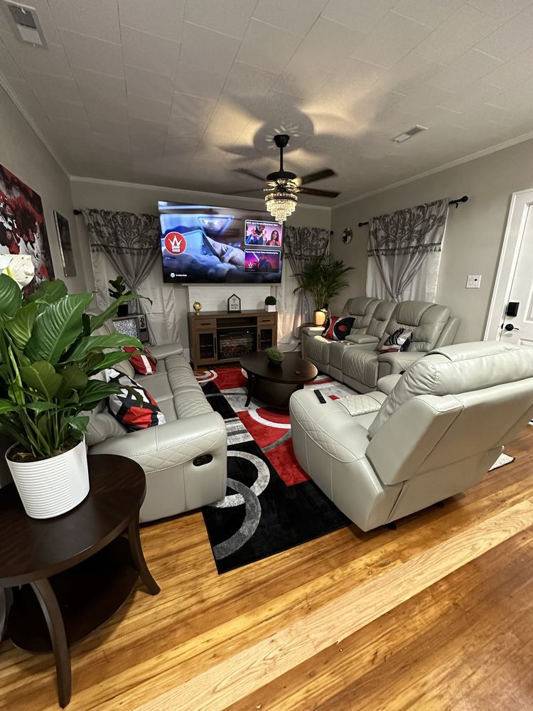 Premier Executive Furnished Homes Logo