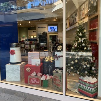 Health Korea - a christmas tree in a store window - Appliances Near Me - Honolulu, Hawaii Health Korea - a christmas tree in a store window - Appliances Near Me - Honolulu, Hawaii