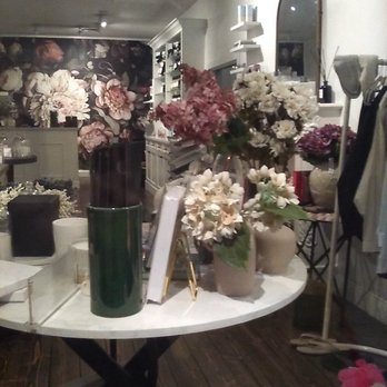Voyage et Cie - Flowers, flowers and more flowers. Different colors. - Perfume Near Me - Studio City, California