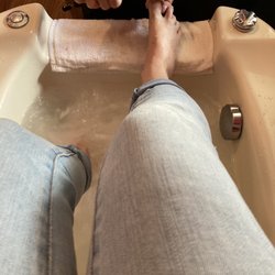 Pink Ivory Salon - Pedi time!