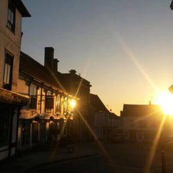 The Lemon Tree - Perched in a perfect spot in central Framlingham