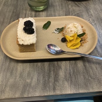 Casa Oaxaca - Dessert "corn cake" served with vanilla ice cream. - Mexican Near Me - Oaxaca, OAX Casa Oaxaca - Dessert "corn cake" served with vanilla ice cream. - Mexican Near Me - Oaxaca, OAX