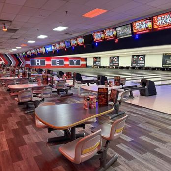 Bowlero Deer Park - Bowling Near Me - Lake Zurich, Illinois