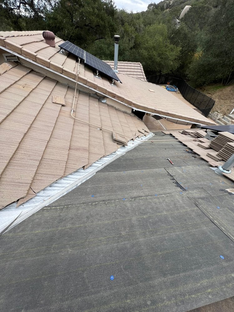 Slide of J&E Roofing Services
