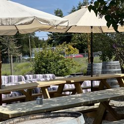 In Bloom Lavender Farms - Outdoor seating with shade