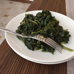 La Maiolica - Spinach with light oil. Delicious!