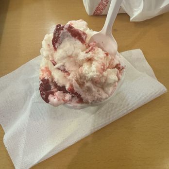 Presti's Bakery - Strawberries and cream gelato - Bakeries Near Me - Cleveland, Ohio Presti's Bakery - Strawberries and cream gelato - Bakeries Near Me - Cleveland, Ohio