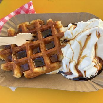 Kiosk Rembrandt Van Gogh - Golden Sundae (vanilla soft serve and syrup) - Waffles Near Me - Amsterdam, New Hampshire Kiosk Rembrandt Van Gogh - Golden Sundae (vanilla soft serve and syrup) - Waffles Near Me - Amsterdam, New Hampshire