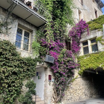 Le Cagnard - Entrance to hotel and restaurant - French Southwest Near Me - Cagnes Sur Mer, 06