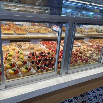 Paris Baguette - Bakeries Near Me - Lake Forest, California