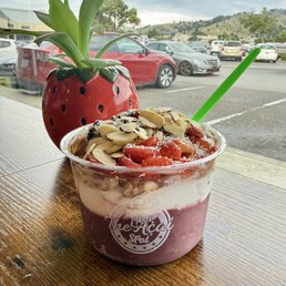 Açaí and Coconut base with Granola, Strawberries, Blueberries, Goji Berries, Almonds and Honey Açaí and Coconut base with Granola, Strawberries, Blueberries, Goji Berries, Almonds and Honey